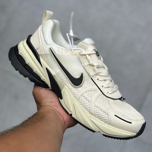 کتونی نایک راننیگ وی2کا کرم قهوه ای Nike V2K Run Light Orewood Brown