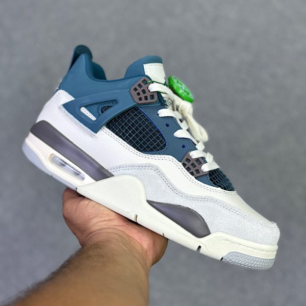 جردن ۴ فیروزه ای