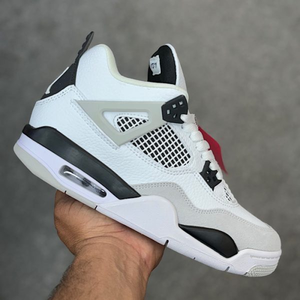 جردن ۴ سفید مشکی