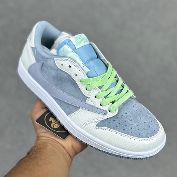 نایک ترویس طوسی سفید