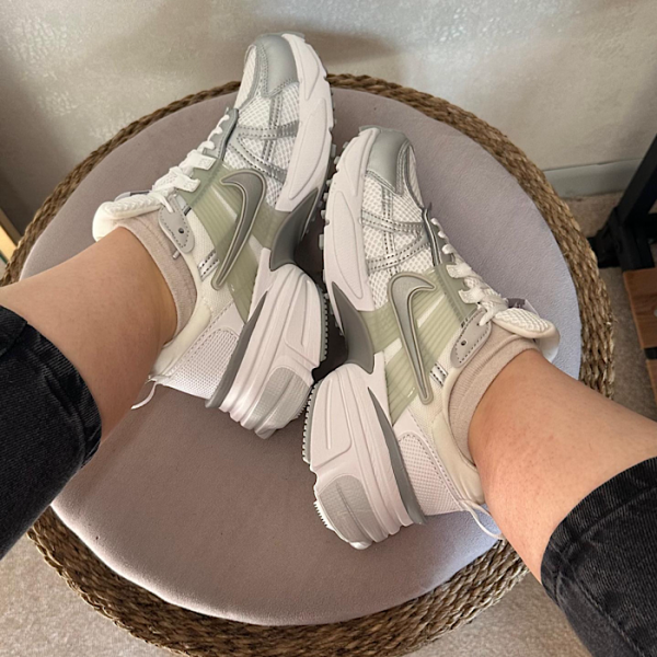 نايك وى توكى سفيد نقره اى