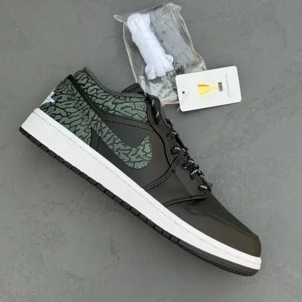 نایک ایرجردن 1  Nike Air Jordan 1 Black Elephant