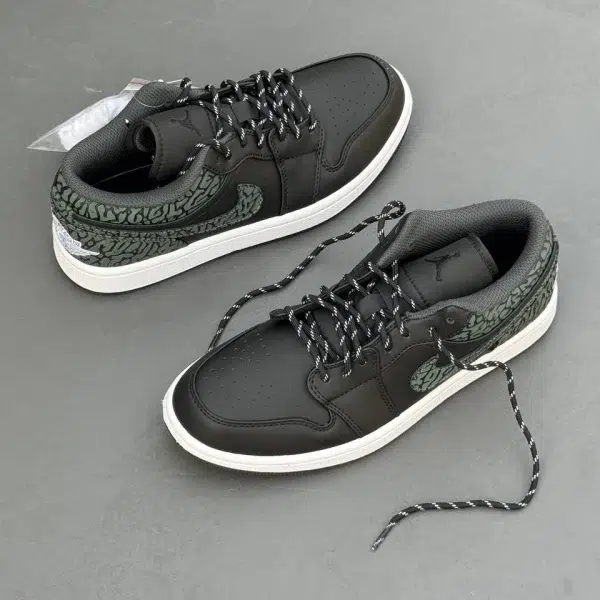 نایک ایرجردن 1  Nike Air Jordan 1 Black Elephant