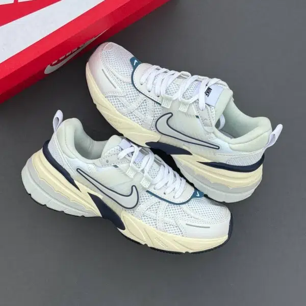 نایک وی تو کی ران  Nike V2K Run