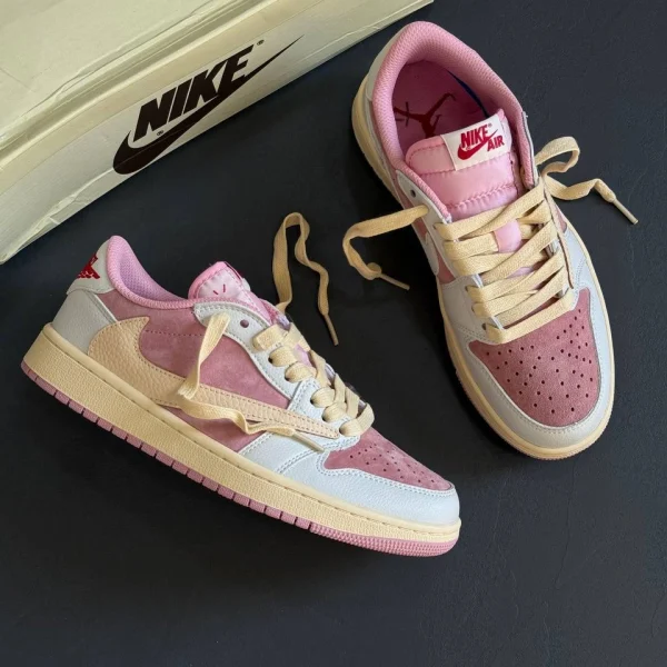 Nike air Jordan 1 low  جردن 1 لو ترويس شاي پينک